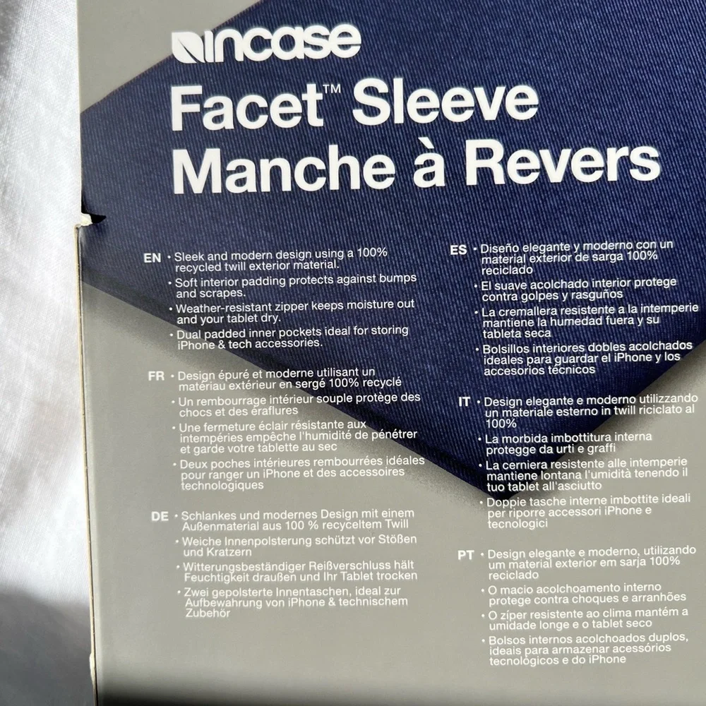 Incase Facet Sleeve - 16”